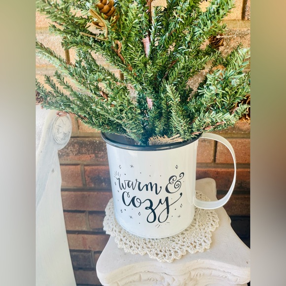 *Warm & Cozy Enamel Pot - Picture 9 of 11